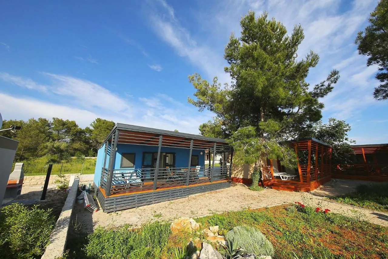 Casa de Férias Mobile Home Safir Biograd Na Moru