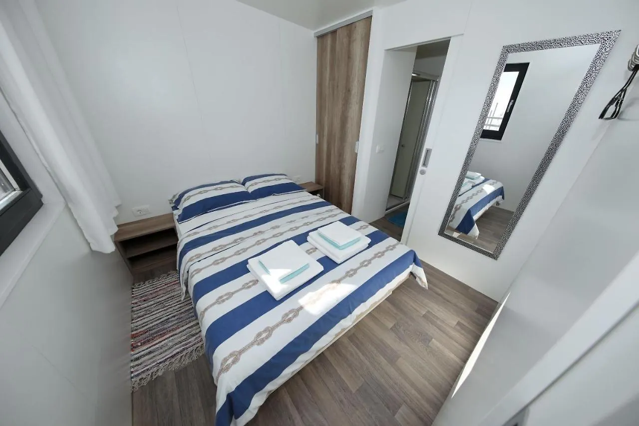 Mobile Home Safir Biograd Na Moru Casa de Férias
